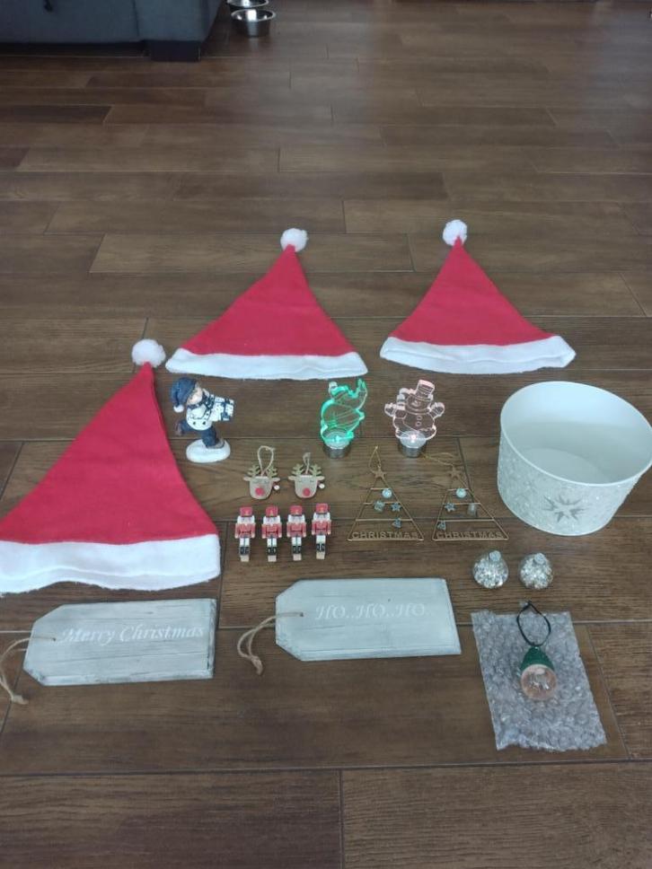 Kerstpakket: kerstmuts, kerstbal, kerstboom, rendier,..., Diversen, Kerst, Zo goed als nieuw, Ophalen
