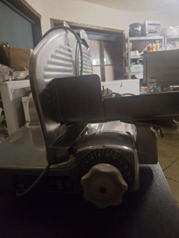 vleessnijmachine beschikbaar voor biedingen