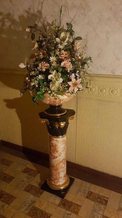 Zuil met bijhorende bloempot, Huis en Inrichting, Woonaccessoires | Zuilen en Pilaren, Ophalen