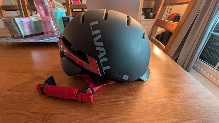 Fiets helm livall met bluetooth audio, Fietsen en Brommers, Fietsaccessoires | Fietshelmen, Ophalen