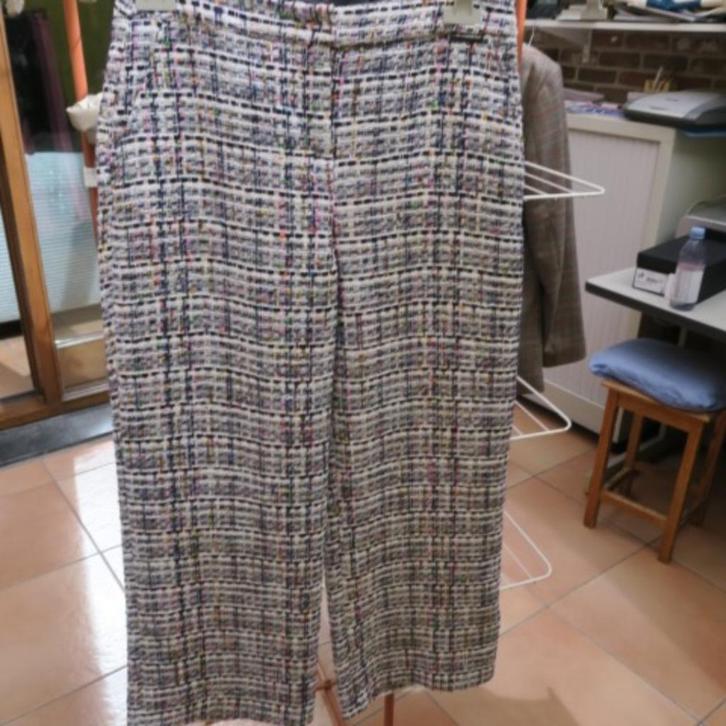 Broek nieuw bouclé hoge taille Karl Lagerfeld mt 38 en mt 40, Kleding | Dames, Broeken en Pantalons, Nieuw, Maat 38/40 (M), Overige kleuren