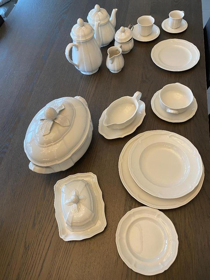 Villeroy & Boch servies Manoir 12 personen, Huis en Inrichting, Keuken | Servies, Zo goed als nieuw, Compleet servies, Effen, Porselein