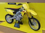 Suzuki RM-Z450 1:6 49473 35 x 23 cm., Enlèvement ou Envoi, Neuf, 1:5 à 1:8, Moteur