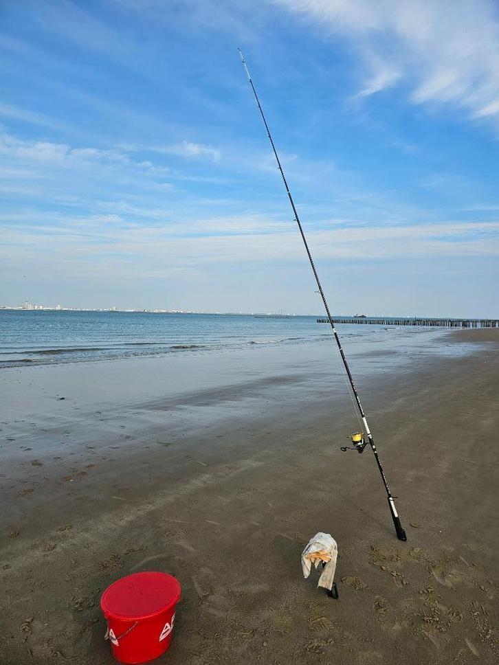 2 Vercelli strandhengels + 2 Penn 8000 serie zeemolens,,,, Watersport en Boten, Hengelsport | Zeevissen, Zo goed als nieuw, Complete set