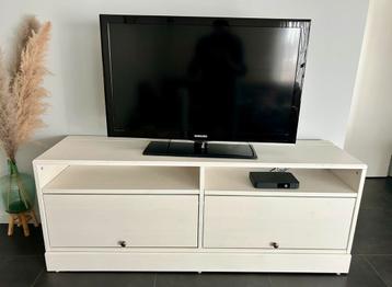 Zeer goede staat tv meubel hout wit Ikea met schuifdeuren beschikbaar voor biedingen