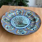 Grand plateau en faïence Neuf jolis motifs., Enlèvement
