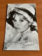 Postkaart met foto filmster Brigitte Bardot- Jaren 60, Verzenden, Gebruikt, Film, Foto of Kaart