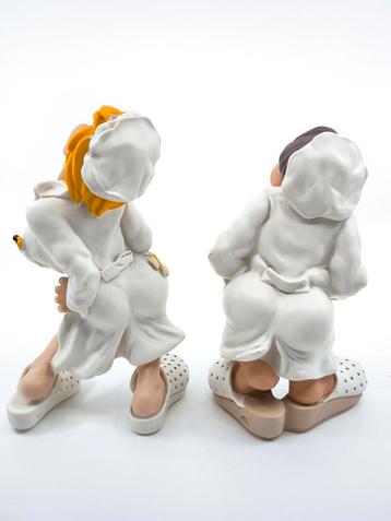 Deux figurines par Antartidee d'infirmières sexy