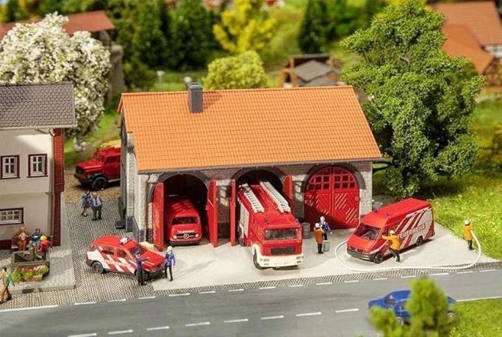 Faller | modelbouw | Brandweerhuis | diorama | Nieuw, Hobby en Vrije tijd, Modelbouw | Figuren en Diorama's, Nieuw, Diorama, Verzenden