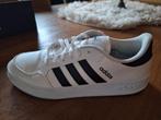 Witte adidas sneaker maat 44, Sport en Fitness, Loopsport en Atletiek, Ophalen, Nieuw, Adidas