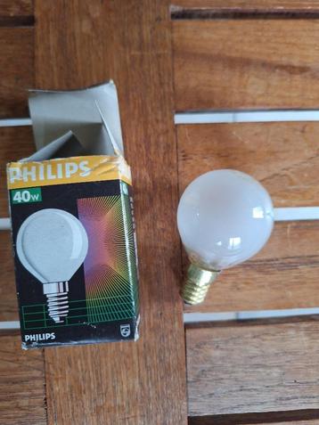 Ampoule vintage Philips 40 W avec culot E14.