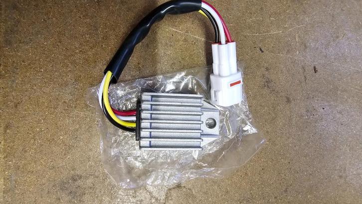 Spanningsregelaar KTM of Beta modellen, Motoren, Onderdelen | Merk-onafhankelijk, Nieuw, Ophalen of Verzenden