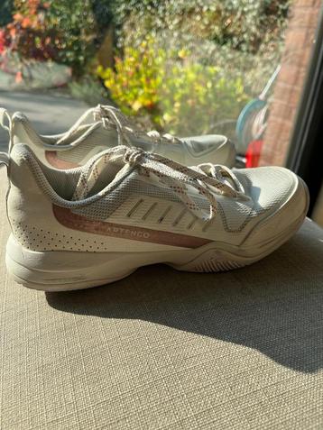 Artengo witte binnensportschoenen mt38 beschikbaar voor biedingen