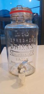 Glazen drankdispencer, Enlèvement