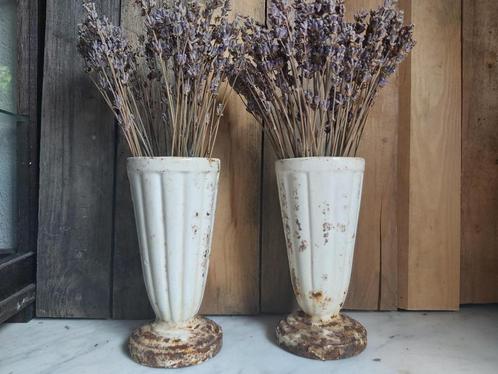 2 leuke oude franse gietijzeren geemailleerde  vaasjes, Antiek en Kunst, Curiosa en Brocante, Ophalen of Verzenden