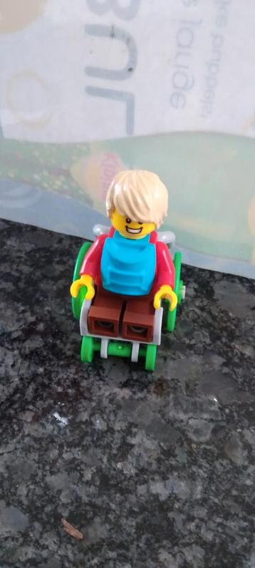lego rolstoel met mannetje