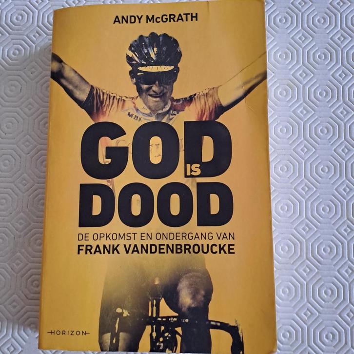 God is dood : Frank Vandenbroucke - wielrennen, Boeken, Sportboeken, Zo goed als nieuw, Lopen en Fietsen, Ophalen of Verzenden