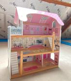Houten poppenhuis 70 cm - incl. enkele meubeltjes, Ophalen, Zo goed als nieuw, Poppenhuis