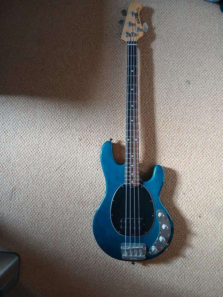 Ernie Ball Musicman Stingray 1997 3EQ, Muziek en Instrumenten, Snaarinstrumenten | Gitaren | Bas, Gebruikt, Ophalen