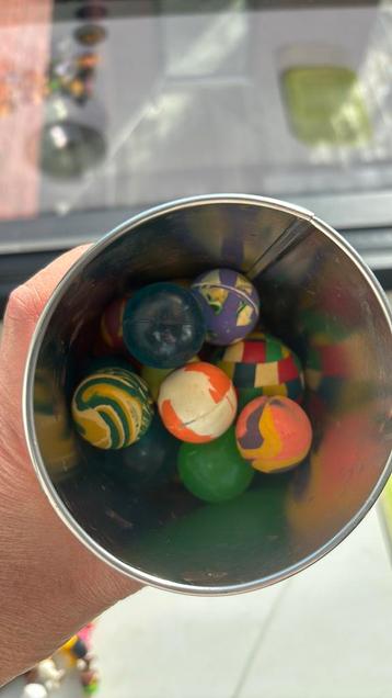 Set van 18 springballen beschikbaar voor biedingen