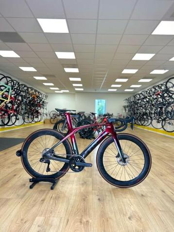 Trek Madone SLR7 Di2 Carbon Disc Racefiets beschikbaar voor biedingen