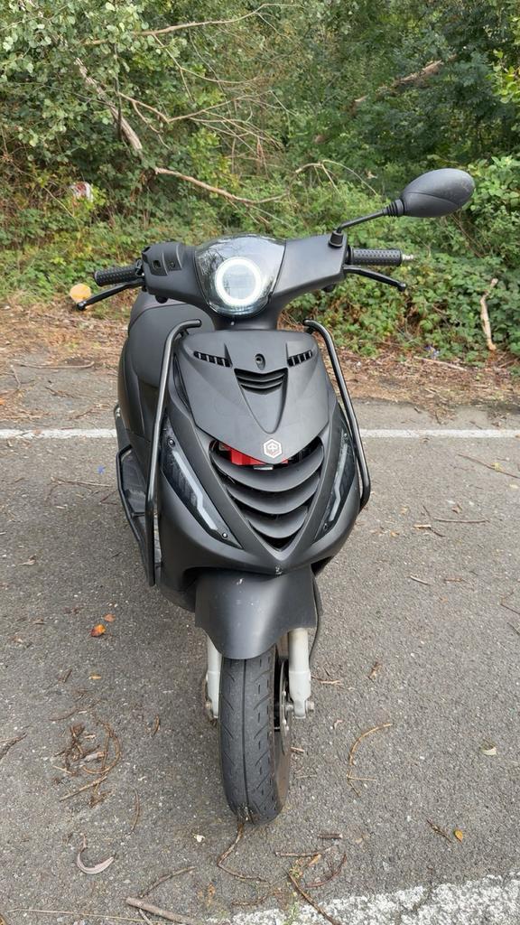 A klasse Piaggio zip 4t 2024+boxer, Vélos & Vélomoteurs, Scooters | Piaggio, Utilisé, Zip, Classe A (25 km/h), Essence, Enlèvement