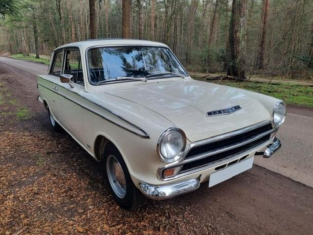 Ford Cortina 1500 GT, Auto's, Ford, Particulier, Overige modellen, Benzine, Stadsauto, 2 deurs, Handgeschakeld, Wit, Zwart, Kunstmatig leder
