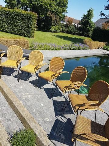 6 stijlvolle rieten stoelen