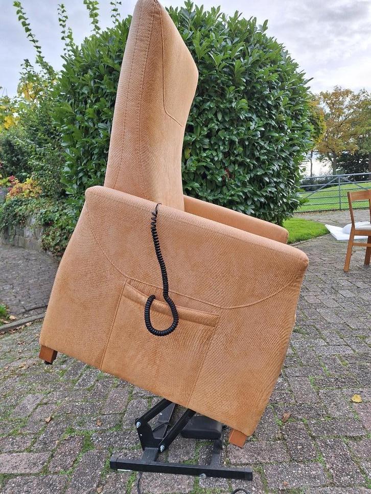 sta op relaxfauteuil / staop stoel elektrisch verstelbaar, Huis en Inrichting, Fauteuils, Gebruikt, Stof, 50 tot 75 cm, Minder dan 75 cm