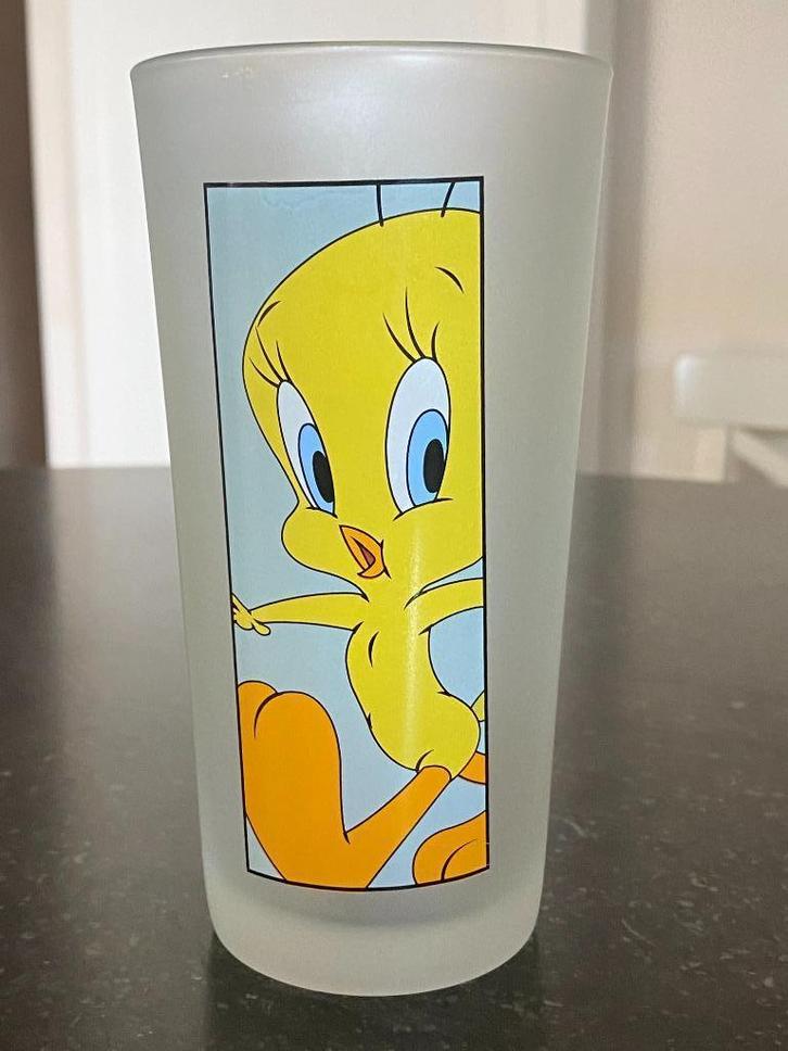 Tweety glas met blauwe achtergrond 2001 Warner Bros, Verzamelen, Glas en Drinkglazen, Nieuw, Frisdrankglas, Ophalen of Verzenden