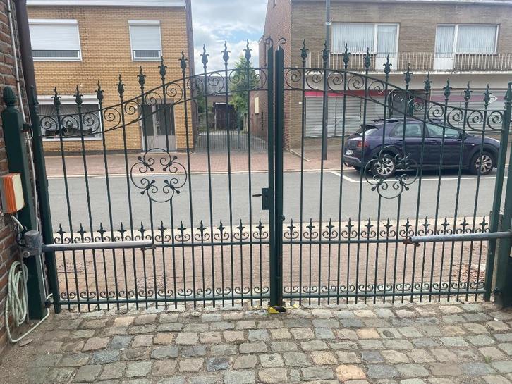 2 smeedijzeren poorten + looppoortje – met elektrische motor, Tuin en Terras, Tuinpoorten, Gebruikt, Draaipoort, Staal, 200 cm of meer