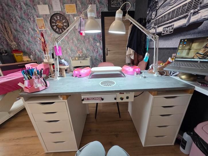 Nagelstafel met taifun 1, Huis en Inrichting, Bureaus, Ophalen of Verzenden