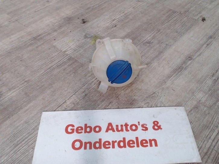 KOELVLOEISTOF RESERVOIR Volkswagen Golf VI (5K1), Auto-onderdelen, Overige Auto-onderdelen, Volkswagen, Gebruikt