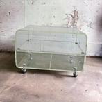 Table à roulettes vintage en plexiglas incurvé/meuble TV/meu, Antiquités & Art, Enlèvement ou Envoi