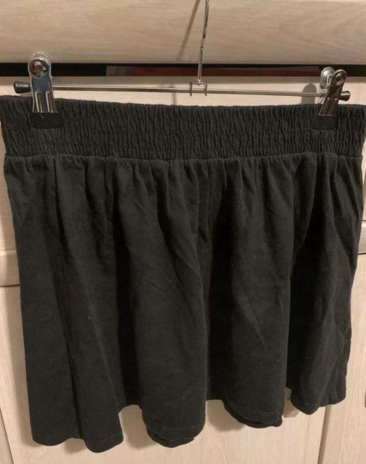 jupe noire C&A taille 152 11-12 ans, Enfants & Bébés, Vêtements enfant | Taille 152, Utilisé, Fille, Robe ou Jupe, Enlèvement ou Envoi