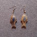 Vintage oorbellen vissen met blauwe steen, Handtassen en Accessoires, Oorbellen, Gebruikt, Ophalen