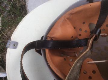 Vintage brandweerhelm in kunststof  beschikbaar voor biedingen