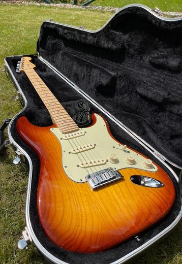 Fender US Deluxe Stratocaster 2007 V NECK Tobacco burst3,3kg beschikbaar voor biedingen