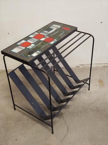 Vintage MCM J.Belarti tegel-sidetafel met magazine rack 1960 beschikbaar voor biedingen