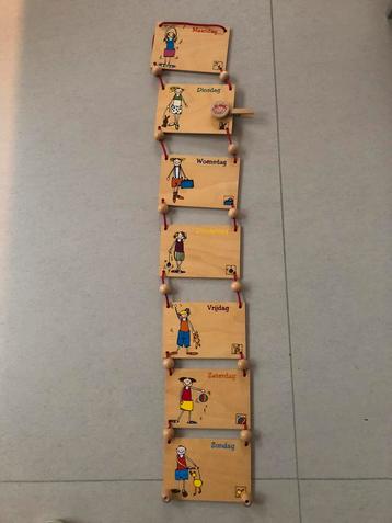 Houten weekkalender 91cm lang met bijhorende wasknijper  beschikbaar voor biedingen