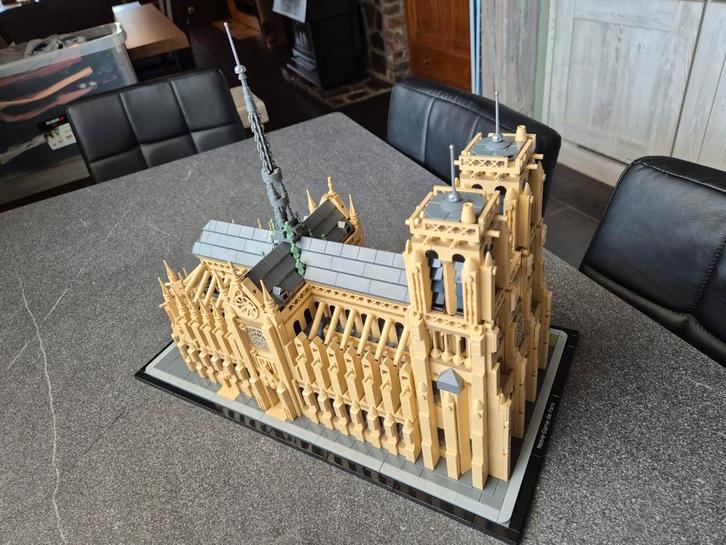 LEGO NOTRE DAME DE PARIS COMME NEUF, Kinderen en Baby's, Speelgoed | Duplo en Lego, Zo goed als nieuw, Lego, Ophalen