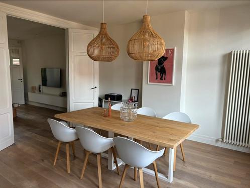 Massief eiken boomstamtafel met witte stalen poot, Huis en Inrichting, Tafels | Eettafels, Zo goed als nieuw, 100 tot 150 cm, 200 cm of meer