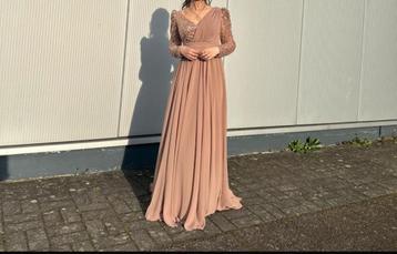 Feestkleed beschikbaar voor biedingen