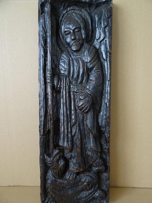 Antiek houtsnijwerk aartsengel Michaël en draak reliëf 59cm, Antiek en Kunst, Antiek | Religieuze voorwerpen, Ophalen of Verzenden