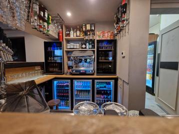 Over te nemen draaiend café te kuurne beschikbaar voor biedingen