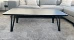 Strakke salontafel op metalen poten, Huis en Inrichting, Ophalen, Overige materialen, 100 tot 150 cm, 50 tot 100 cm