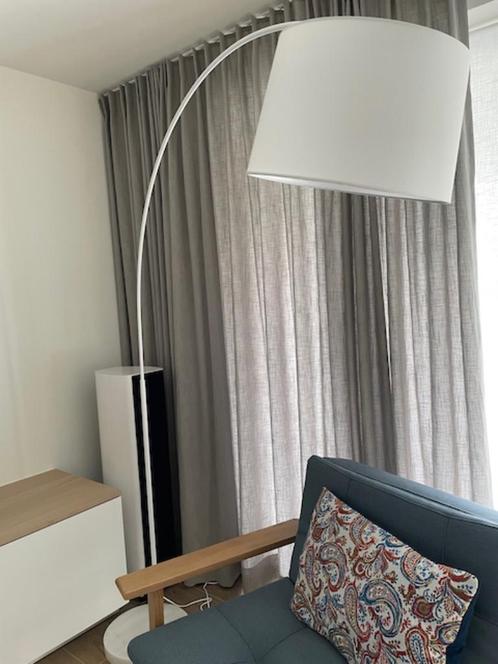 Elegante en moderne vloerlamp met E27 fitting, wit, Huis en Inrichting, Lampen | Vloerlampen, Zo goed als nieuw, 200 cm of meer