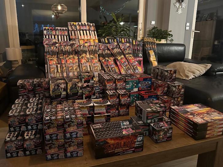 Vuurwerk te koop (voordelig), Hobby en Vrije tijd, Feestartikelen, Nieuw, Feestartikel, Ophalen