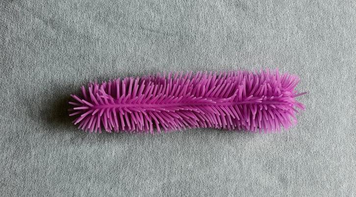Puffer - Rups - Paars - Toi-Toys - Sensorisch - €3, Kinderen en Baby's, Speelgoed | Knuffels en Pluche, Gebruikt, Overige typen