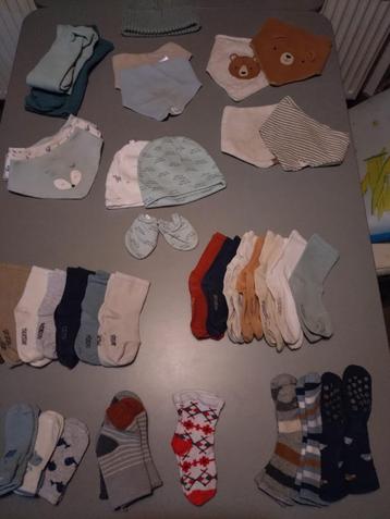 Set mutsen, sjaaltjes en sokjes beschikbaar voor biedingen